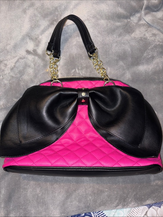 Betsey Johnson Handbags - Betsey Johnson Black & Hot Pink Quilted Bow Satchel